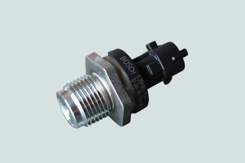 фото датчик давления топлива в рампе(isbe евро-4) 4929611, 4937283, 5261237, bosch 0281006150, 0281006327 5297640 